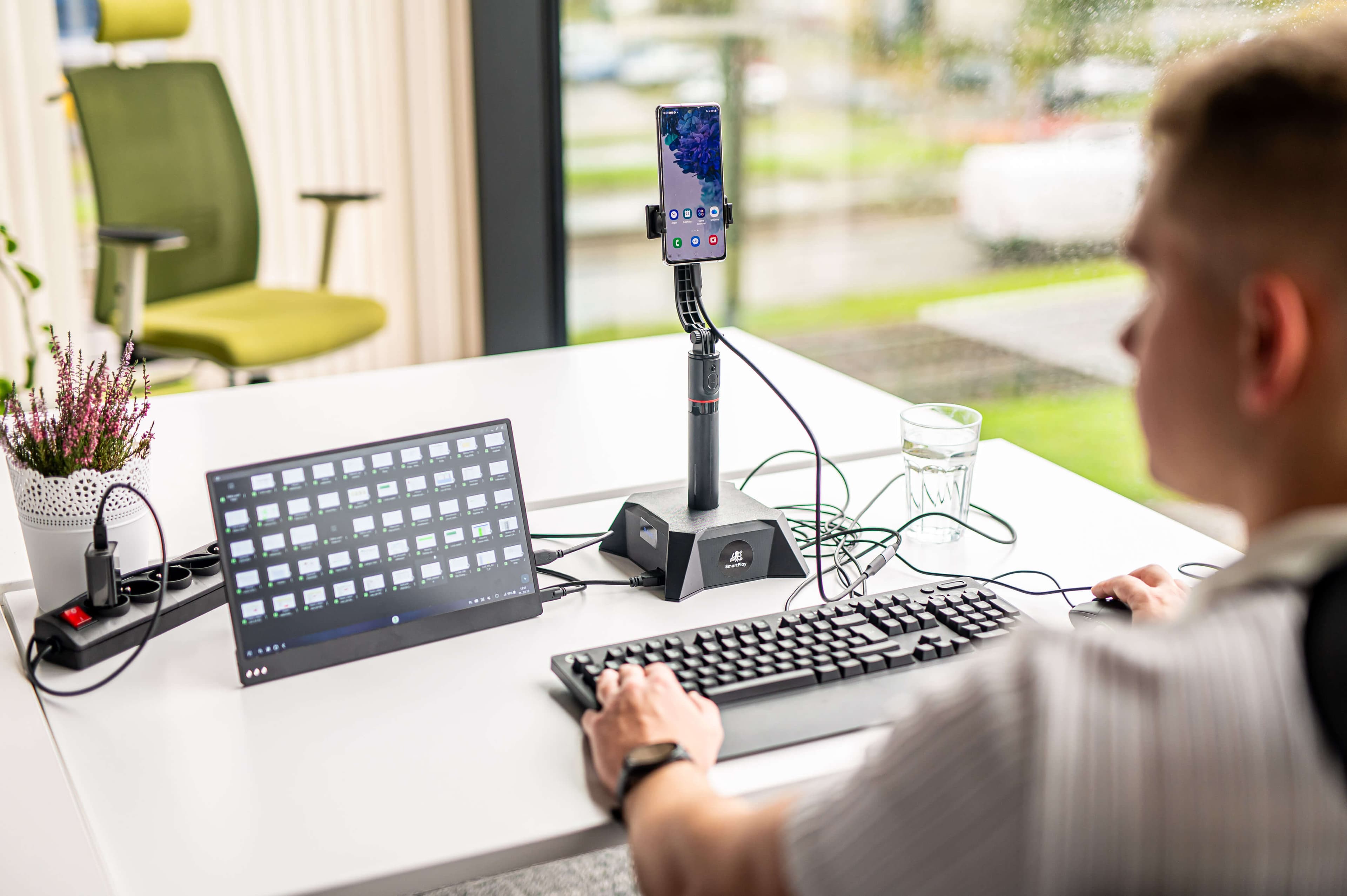 Przenośny monitor USB-C jako ekran dla smartfona